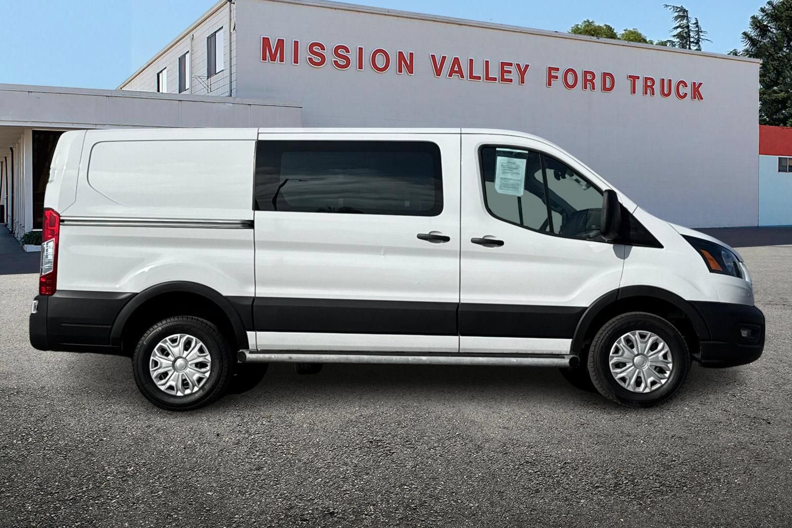 Used 2025 Ford Transit 250 Low Roof w/ Exterior Upgrade Package RWD image 3