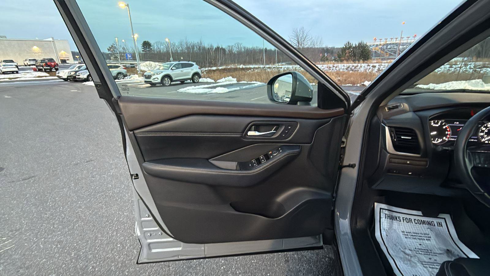 Used 2022 Nissan Rogue SL w/ SL Premium Package image 24