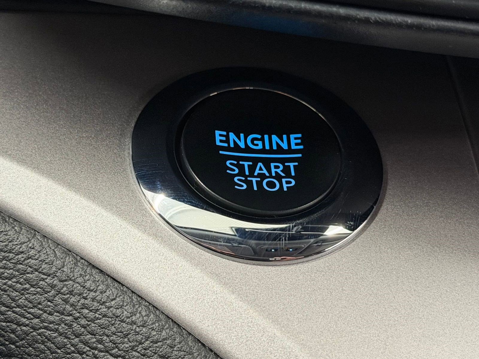 Used 2023 Ford Explorer XLT image 33