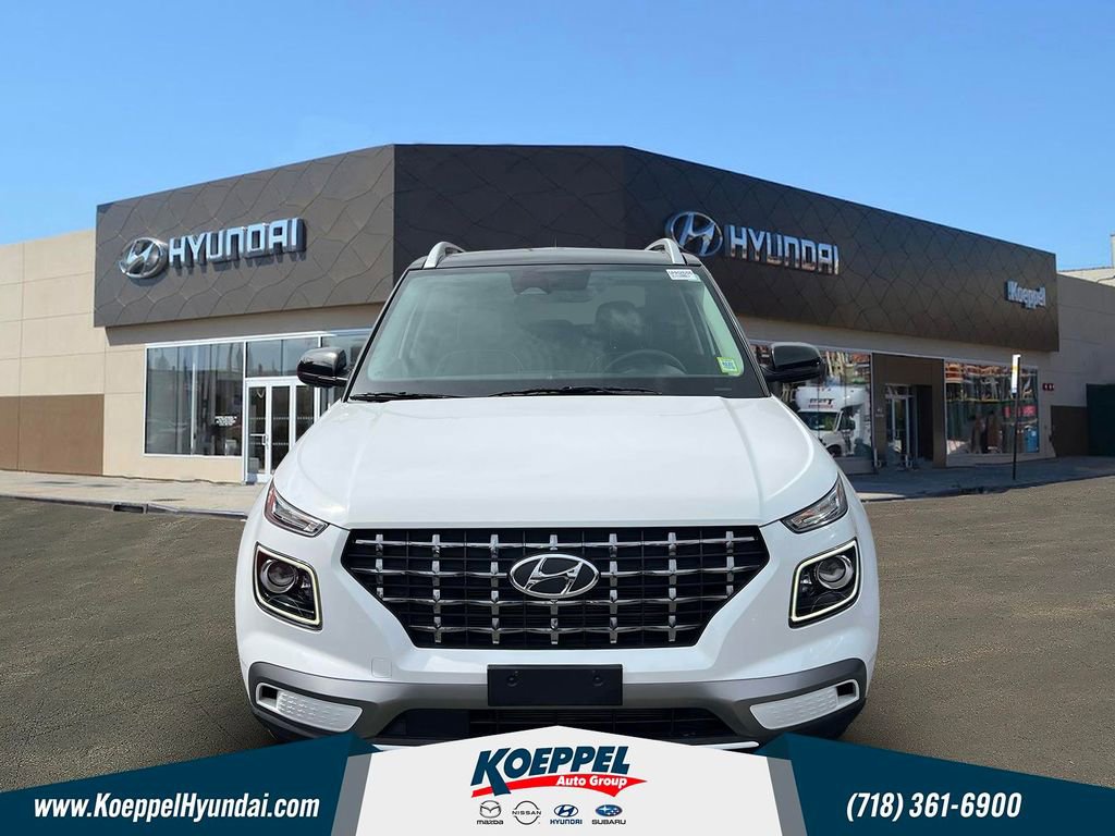 Certified 2023 Hyundai Venue Limited w/ Cargo Package image 2