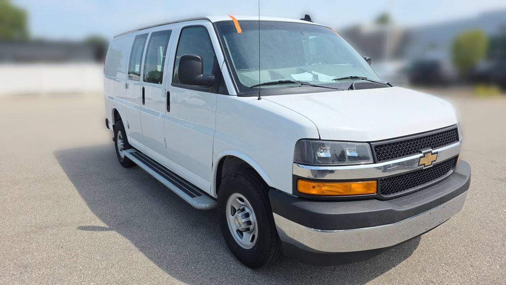 Used 2024 Chevrolet Express 2500 w/ Driver Convenience Package RWD image 7