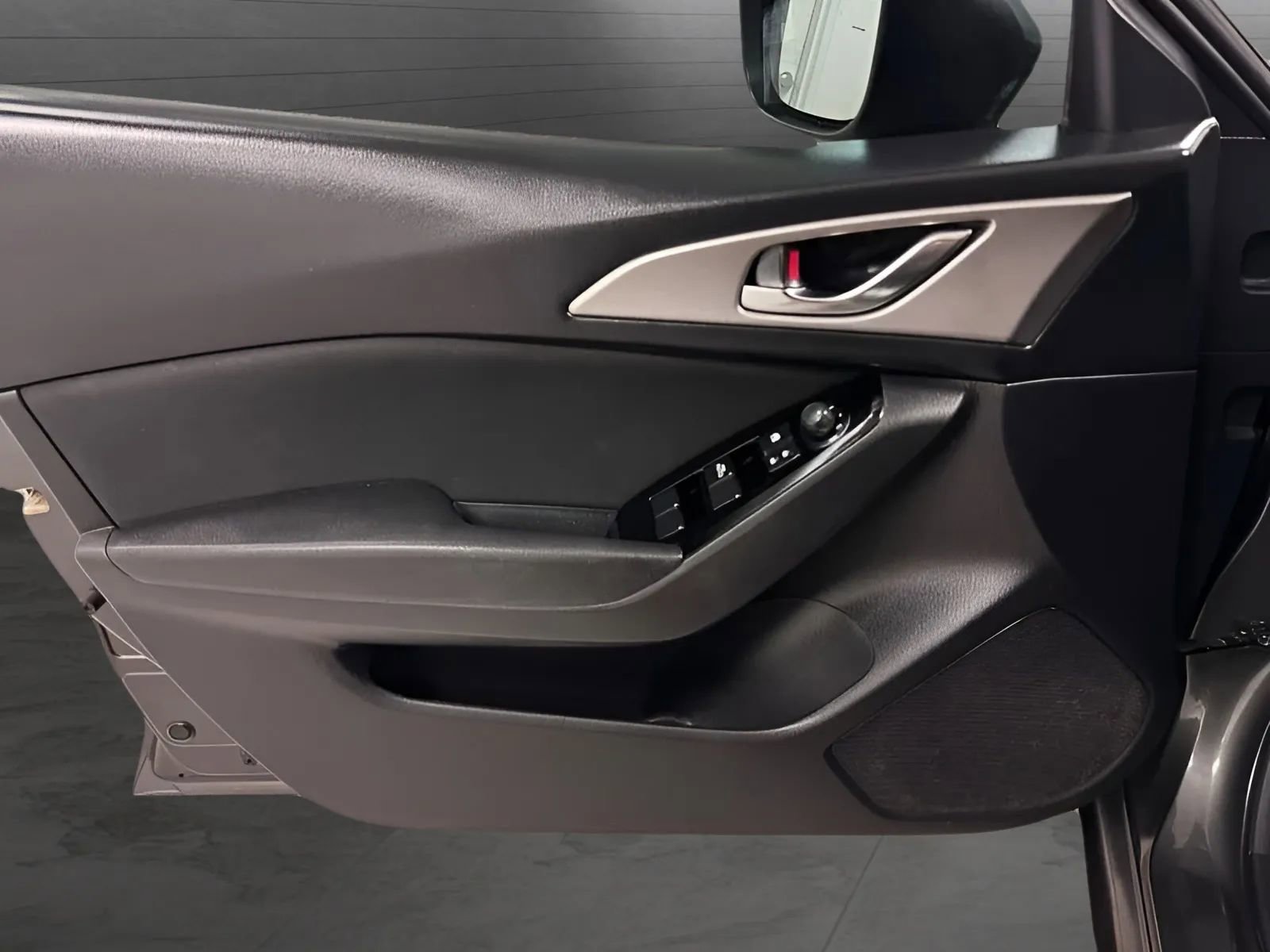 Used 2018 MAZDA MAZDA3 Sport FWD image 9