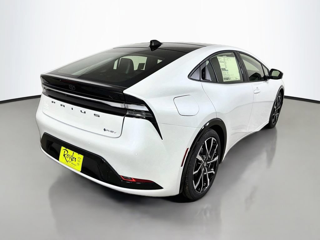New 2027 Toyota Prius Plug-In Hybrid FWD image 5