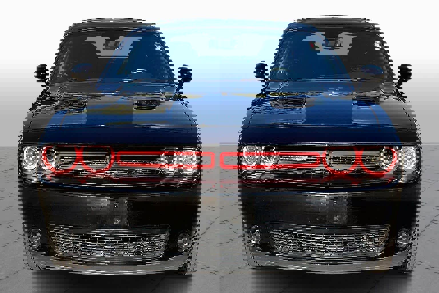 Used 2023 Dodge Challenger SXT image 3