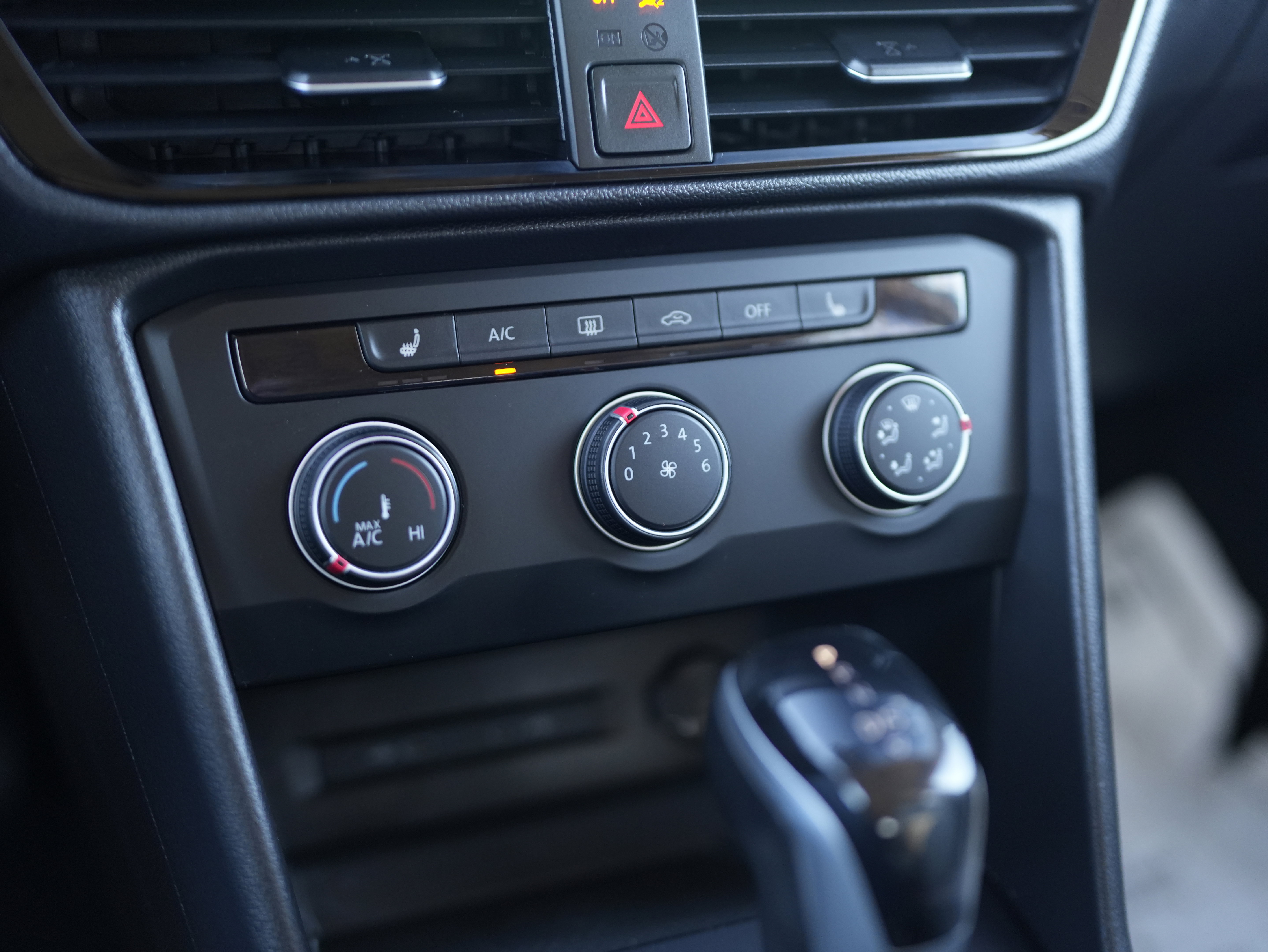 Used 2022 Volkswagen Taos SE w/ IQ.Drive SE Package image 16