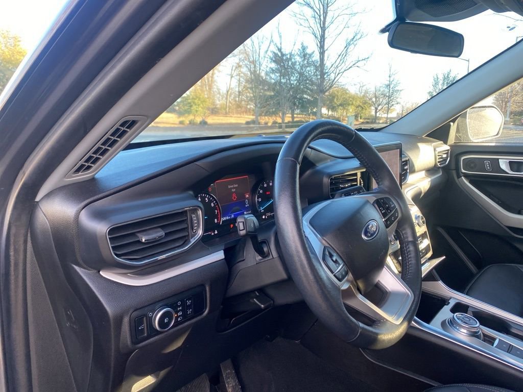 Used 2023 Ford Explorer XLT w/ Equipment Group 202A image 14