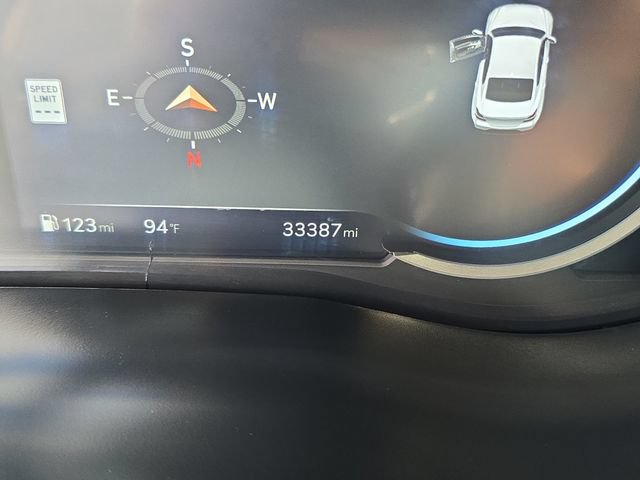 Used 2025 Genesis G70 2.5T AWD/4WD image 29