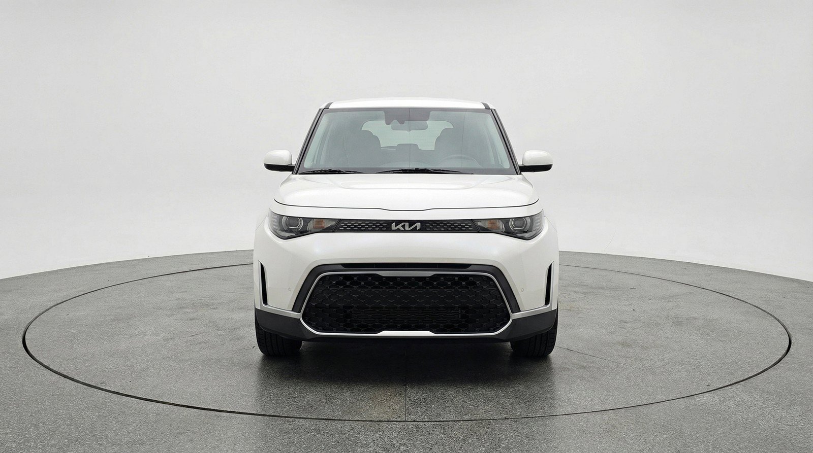 Used 2025 Kia Soul LX w/ LX Technology Package FWD image 2
