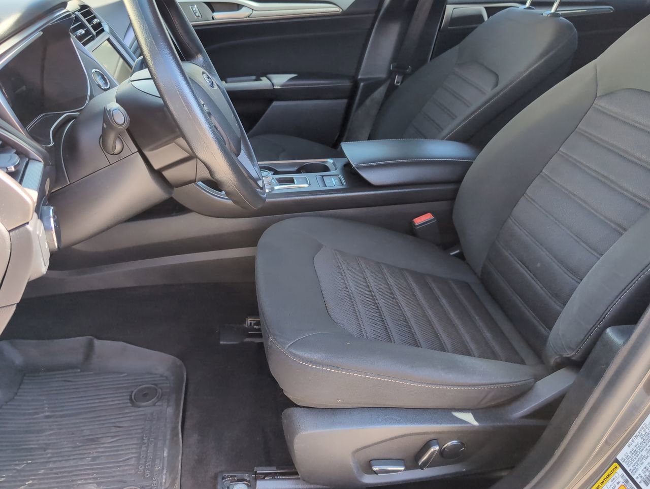 Used 2020 Ford Fusion SE FWD image 11