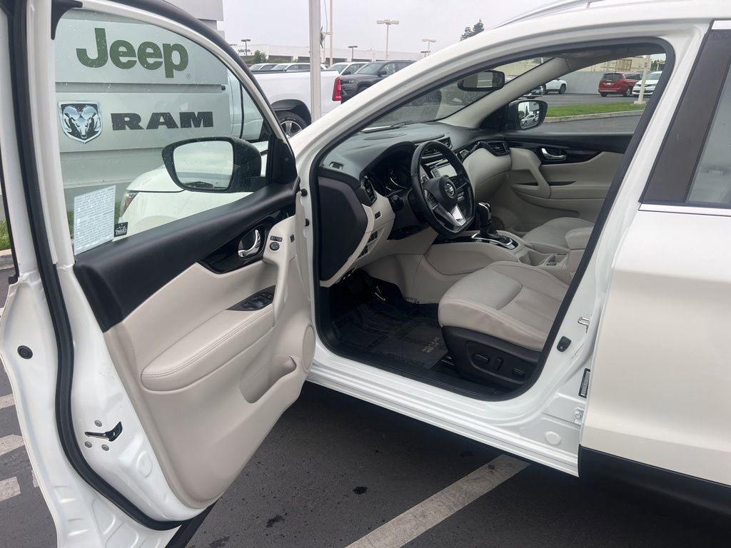 Used 2022 Nissan Rogue Sport SL w/ Premium Package AWD/4WD image 13