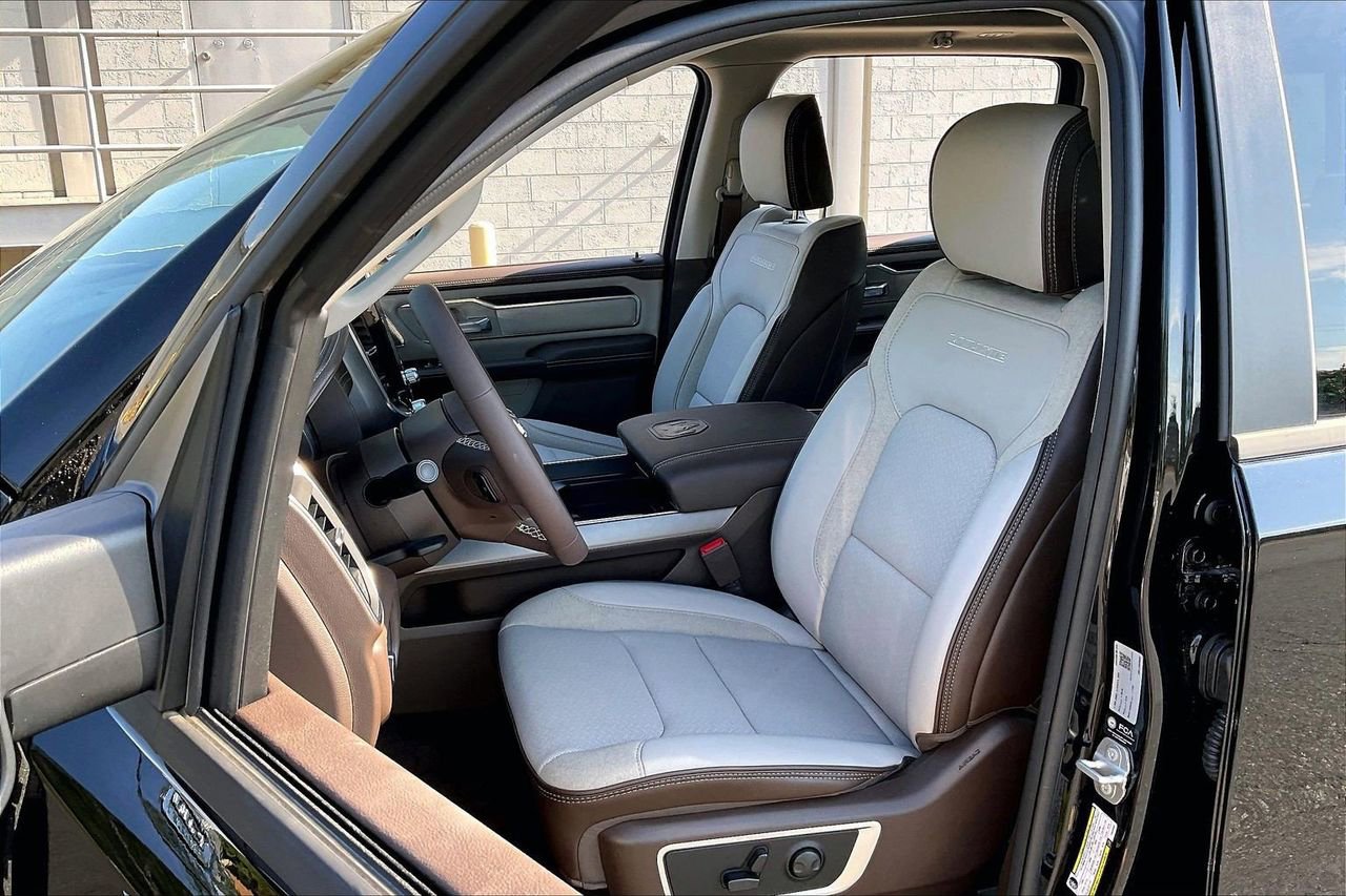 New 2026 RAM 1500 Laramie AWD/4WD image 19