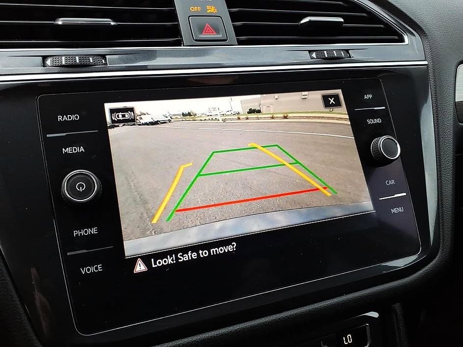 Used 2021 Volkswagen Tiguan SE image 35