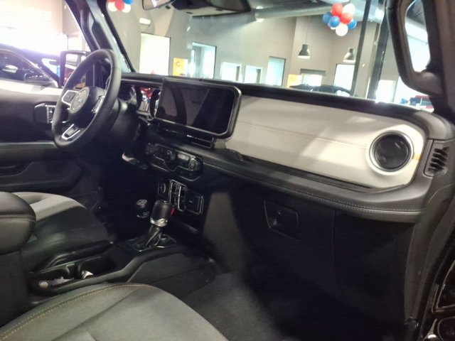 Used 2026 Jeep Wrangler Unlimited Sahara AWD/4WD image 22