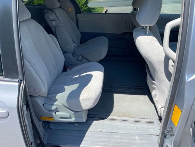 Used 2011 Toyota Sienna LE w/ Towing Pkg FWD image 15