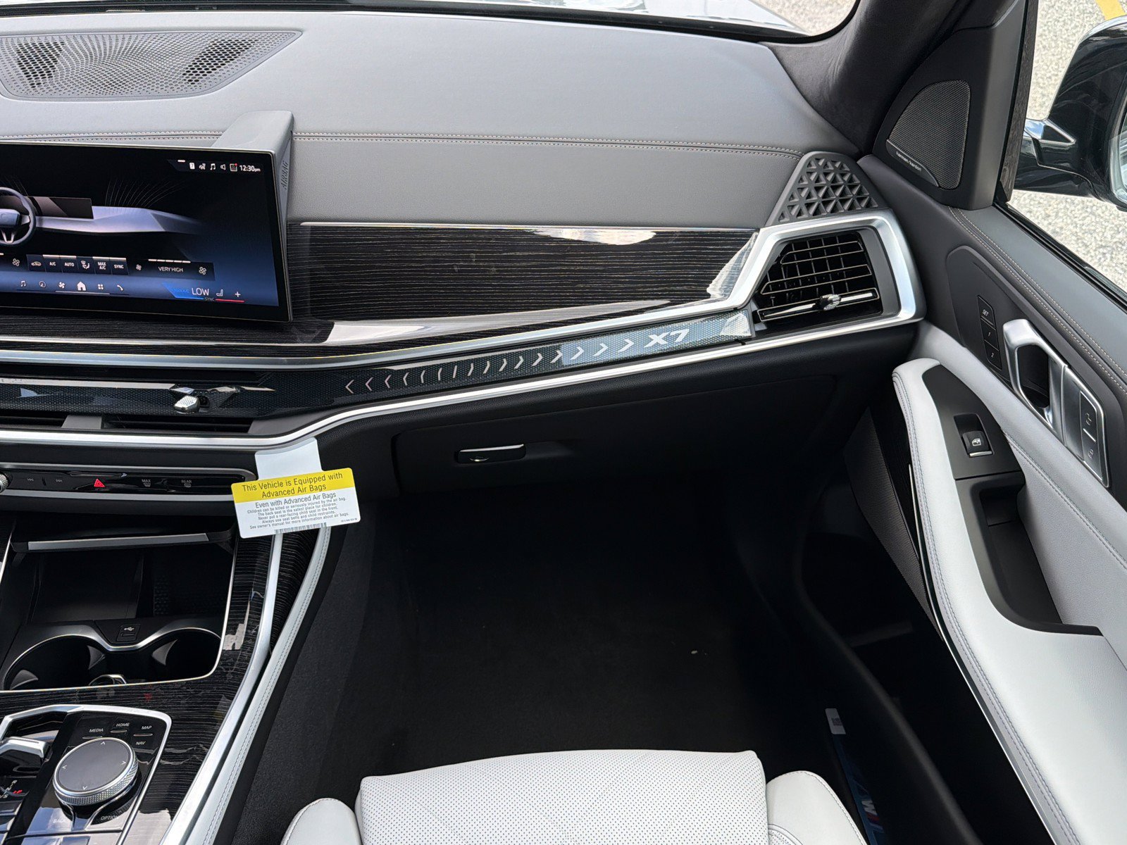 New 2027 BMW X7 xDrive40i w/ M Sport Package AWD/4WD image 18