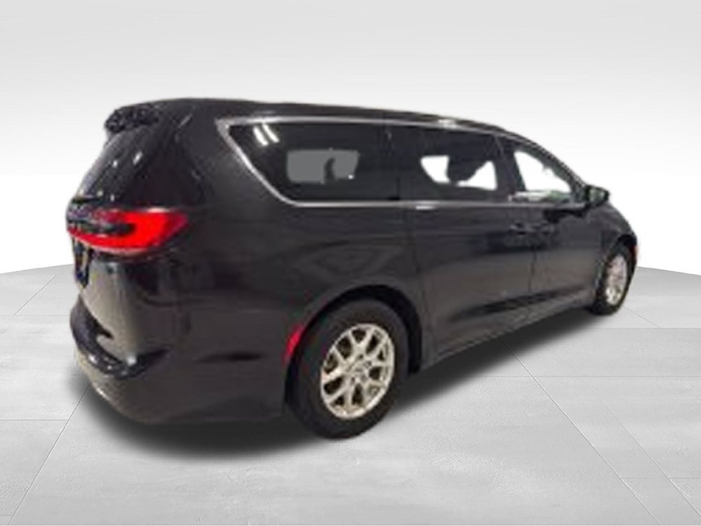 Used 2023 Chrysler Pacifica Touring-L FWD image 53