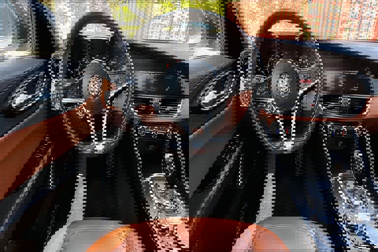 Used 2018 Alfa Romeo Giulia AWD image 5