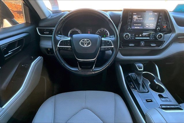 Used 2020 Toyota Highlander LE image 8