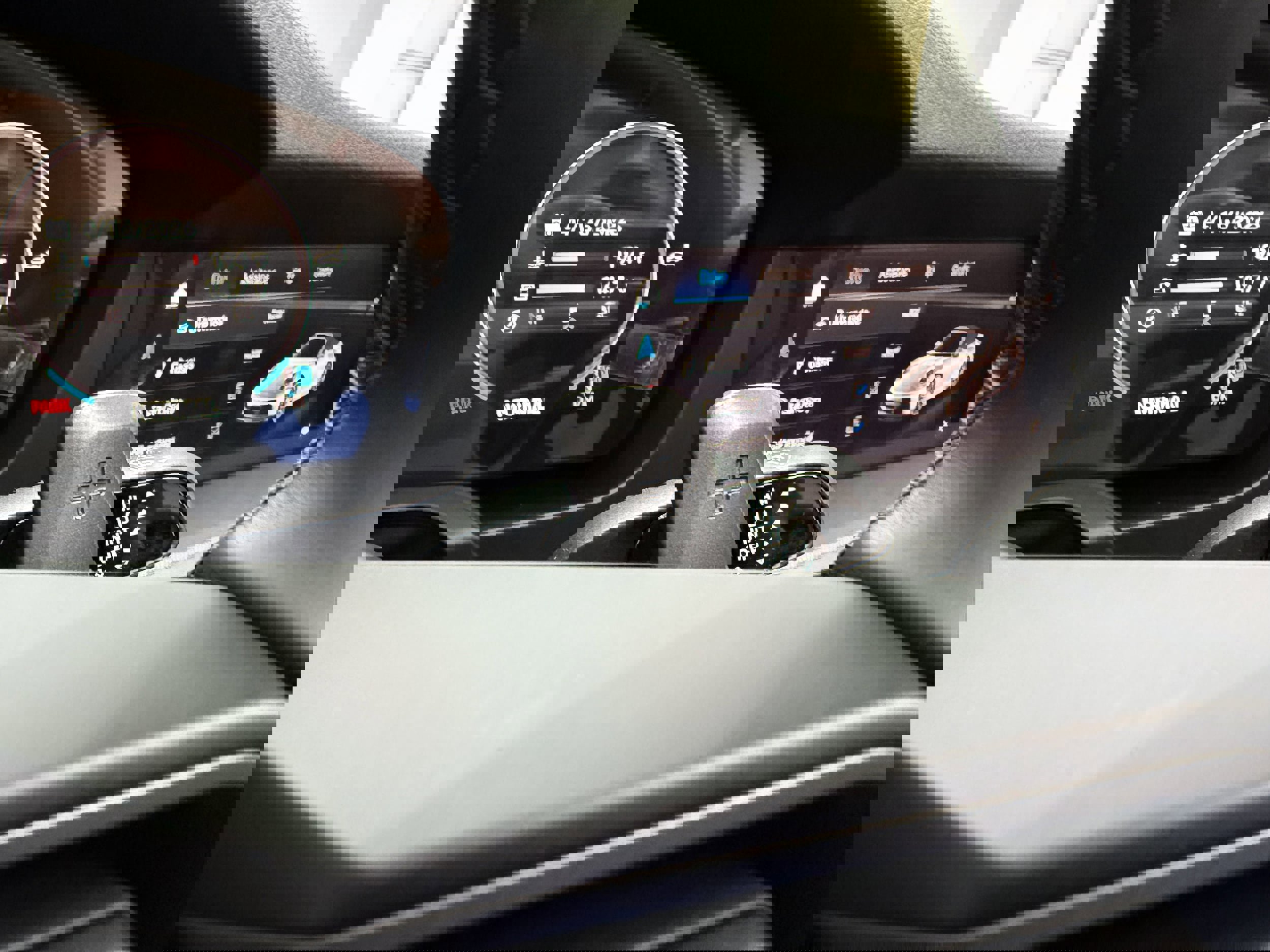 Used 2025 Porsche 911 Carrera RWD image 18