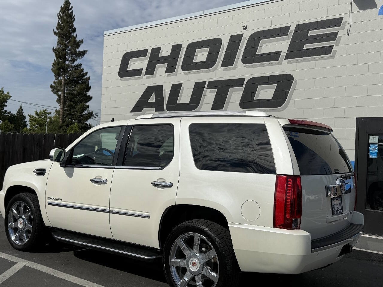 Used 2014 Cadillac Escalade Luxury AWD/4WD image 31