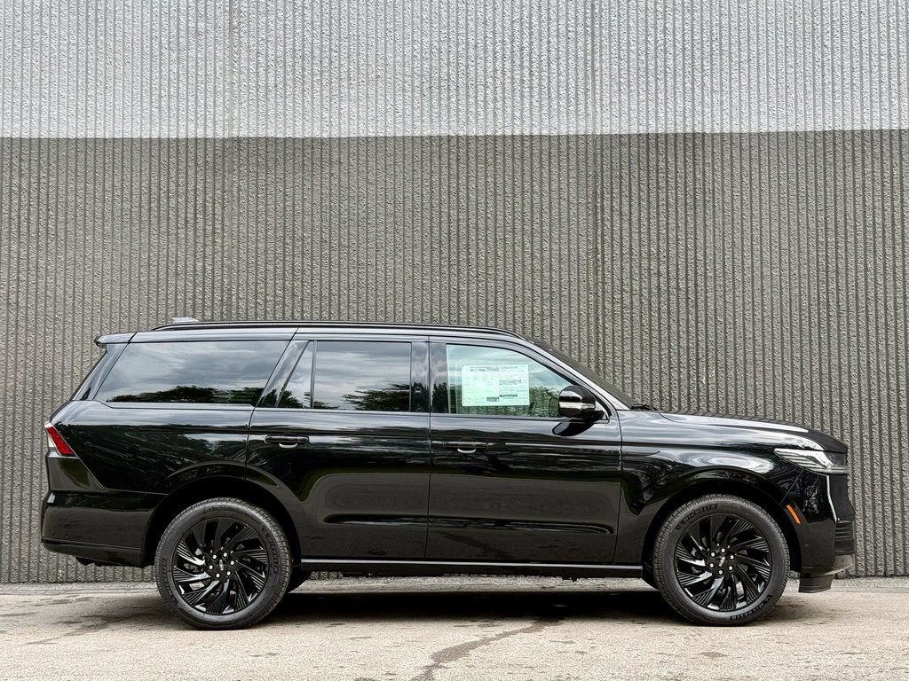 Used 2025 Lincoln Navigator Reserve w/ Jet Appearance Package AWD/4WD image 6