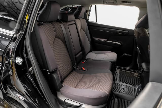 Used 2023 Toyota Highlander LE AWD/4WD image 37