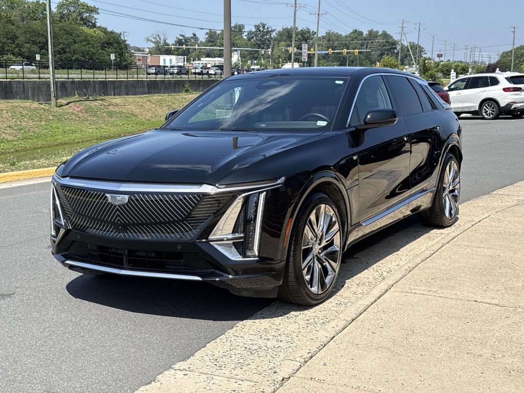 Certified 2025 Cadillac Lyriq Luxury w/ LPO, Floor Liner Package AWD/4WD image 21