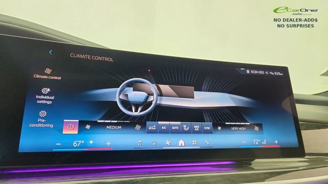 Used 2023 BMW 740i w/ Parking Assistance Package image 46