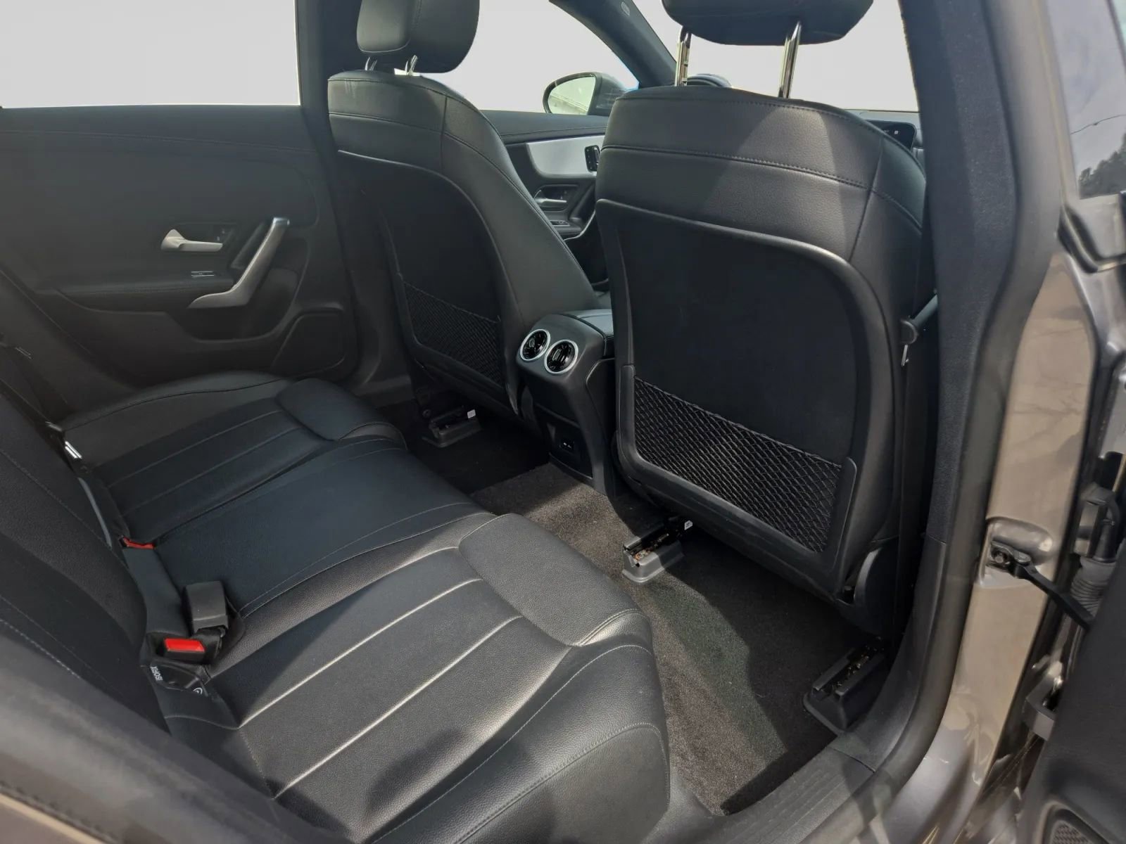 Used 2021 Mercedes-Benz CLA 250 4MATIC image 32