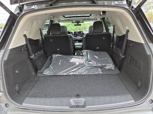 New 2026 Nissan Pathfinder SL w/ SL Premium Package AWD/4WD image 8