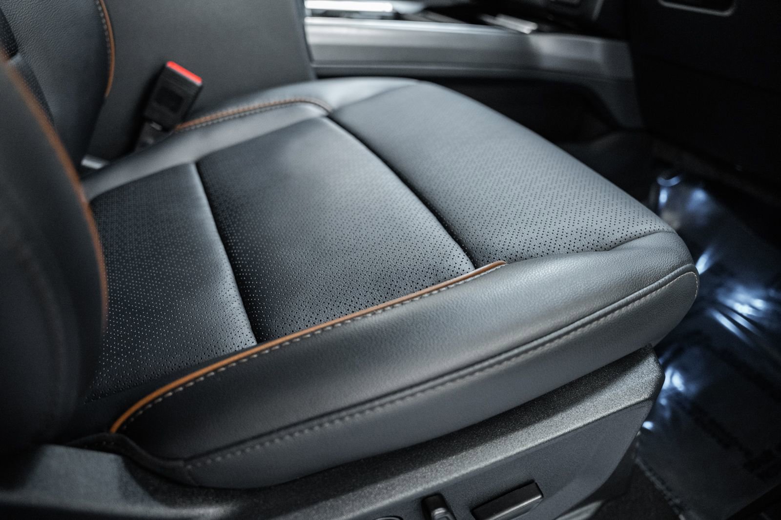 Used 2025 Ford F250 Lariat w/ Black Appearance Package image 41