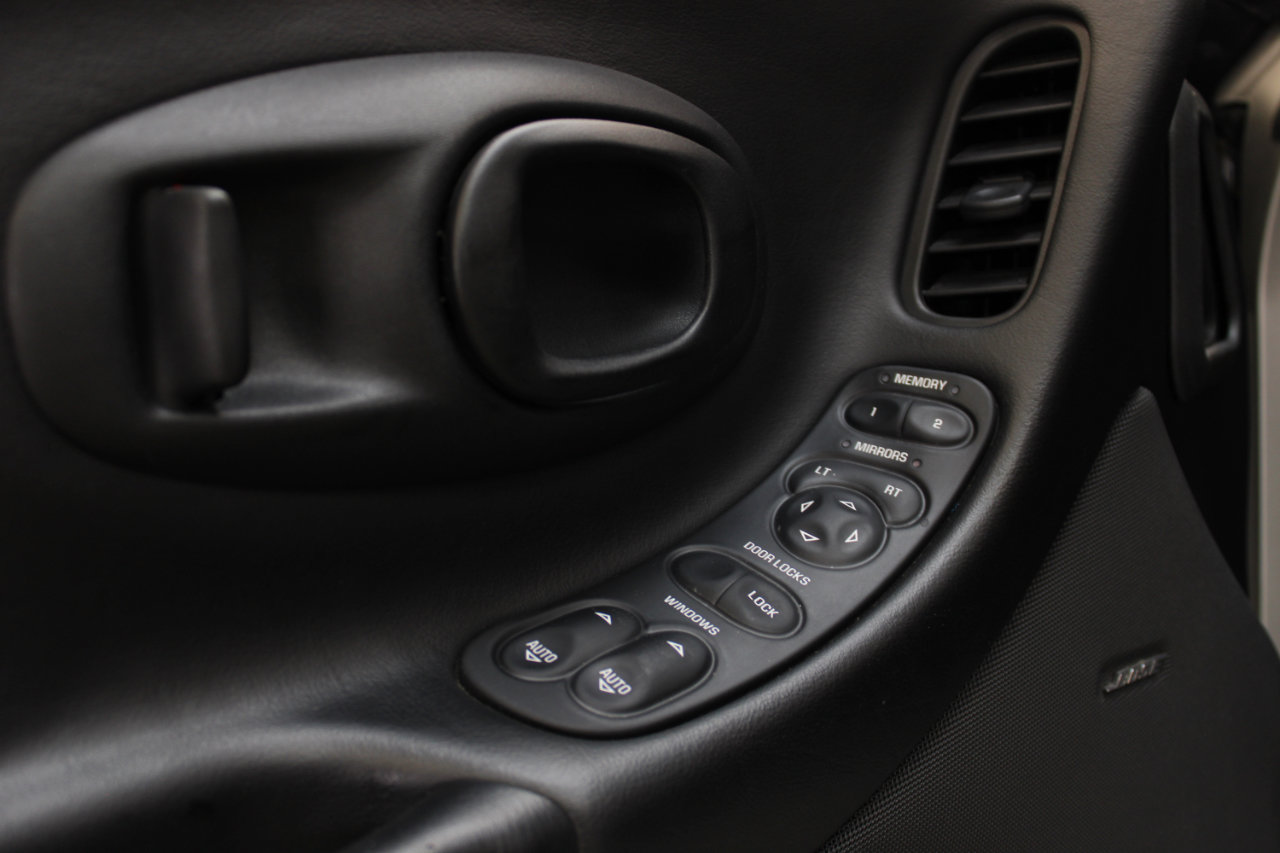 Used 2004 Chevrolet Corvette Convertible w/ Preferred Equipment Group image 40