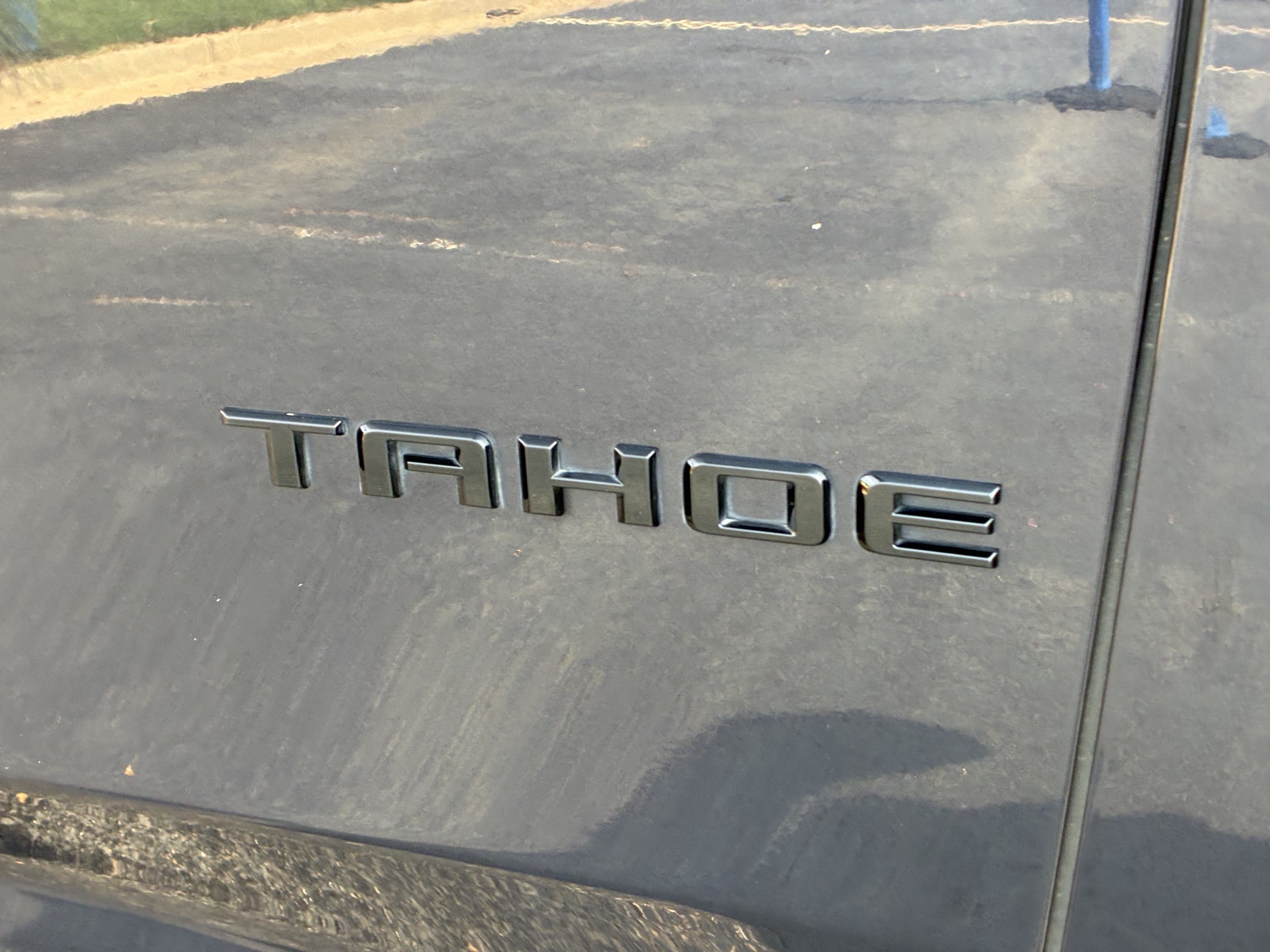 Used 2022 Chevrolet Tahoe Z71 w/ Luxury Package AWD/4WD image 2