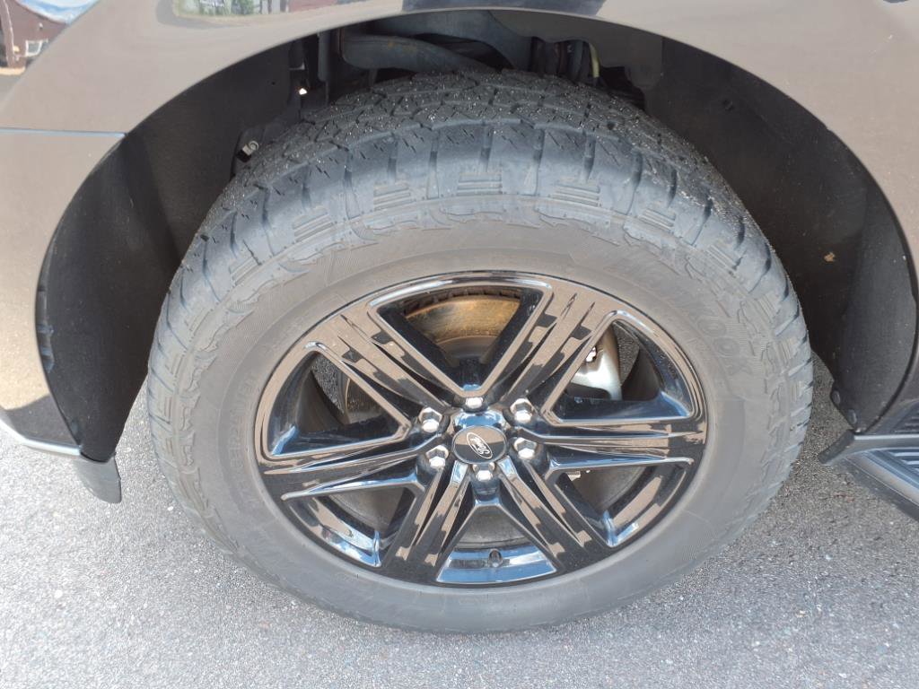 Used 2021 Ford Expedition XLT w/ Black Accent Package AWD/4WD image 10