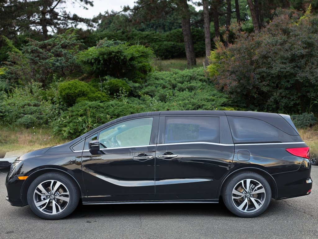 Certified 2022 Honda Odyssey Touring image 3