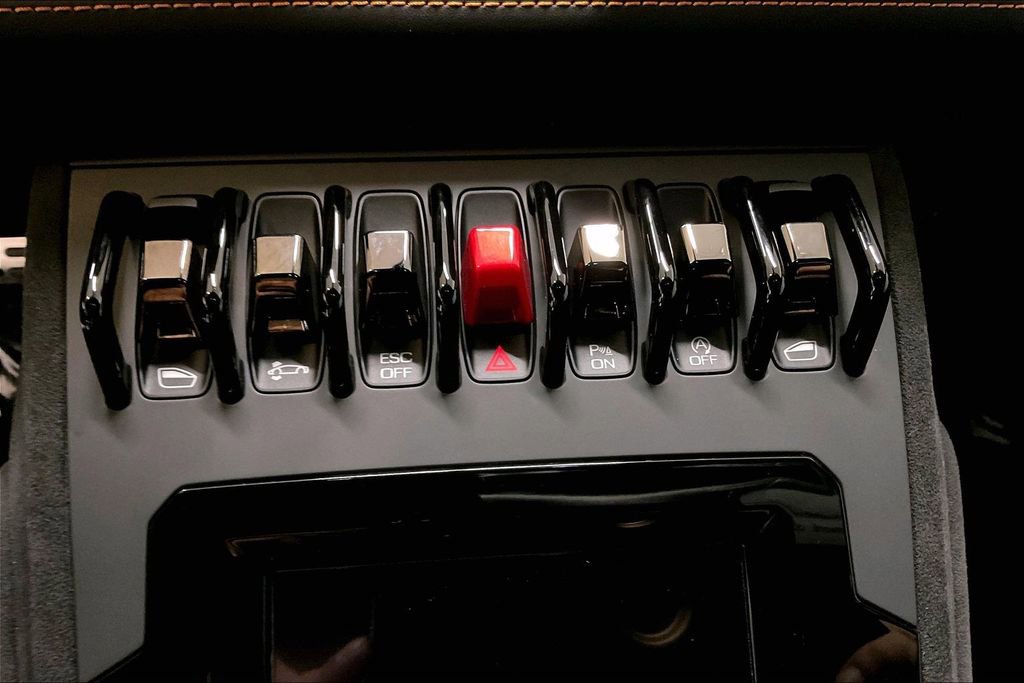 Used 2023 Lamborghini Huracan Tecnica image 32