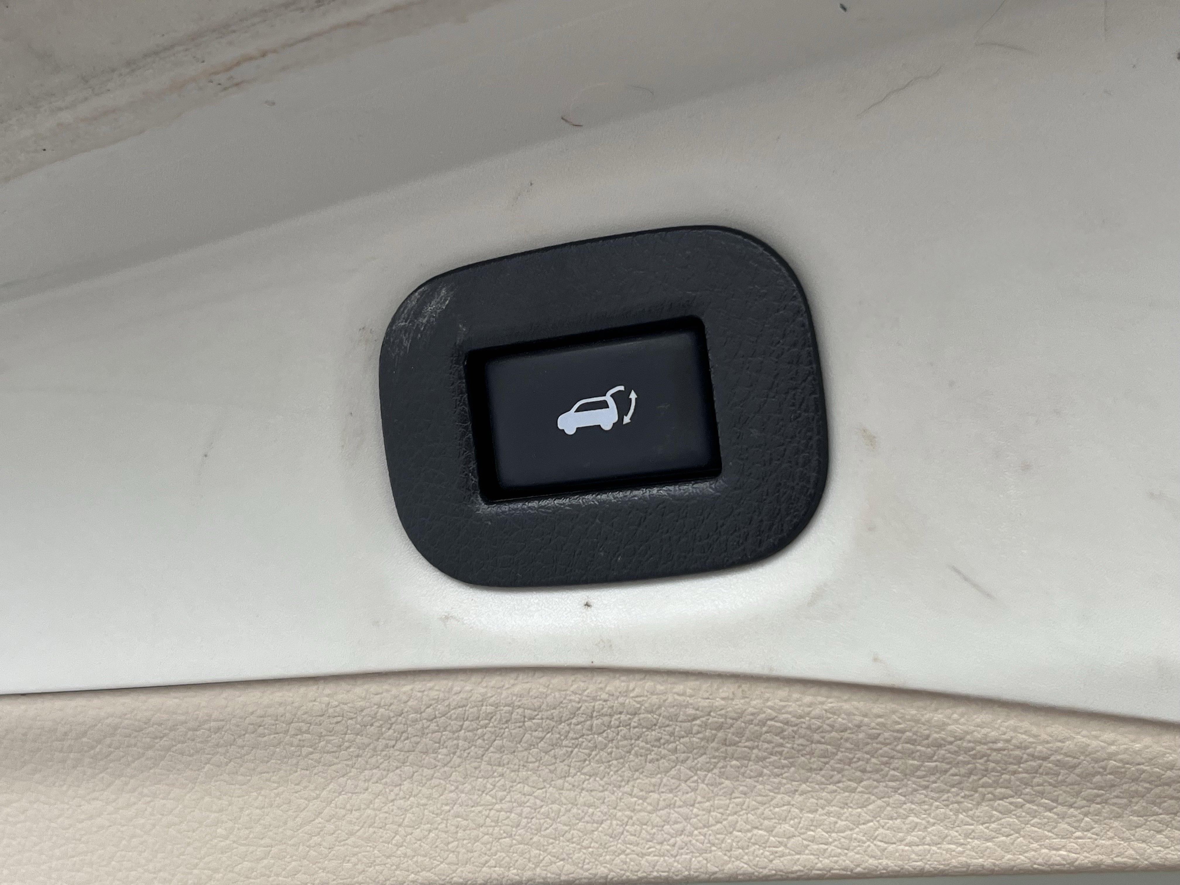 Used 2016 Nissan Rogue SV w/ SV Premium Package AWD/4WD image 8