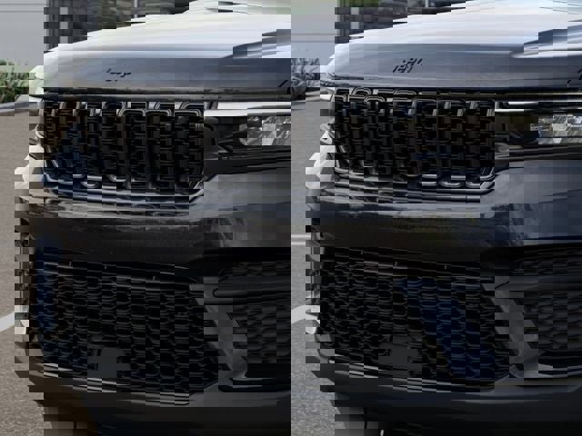 New 2025 Jeep Grand Cherokee Laredo image 11