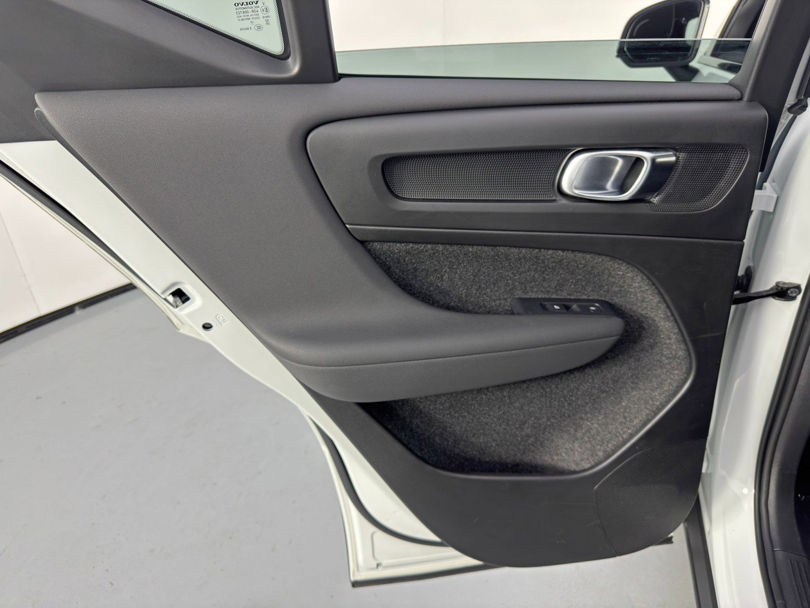 Used 2024 Volvo XC40 Recharge Plus w/ Protection Package Premier image 42