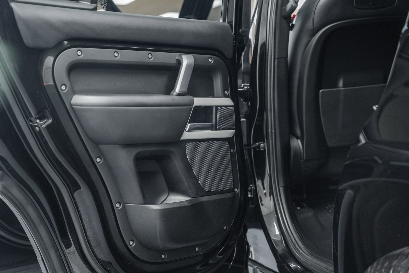 Used 2022 Land Rover Defender 110 X-Dynamic HSE AWD/4WD image 44