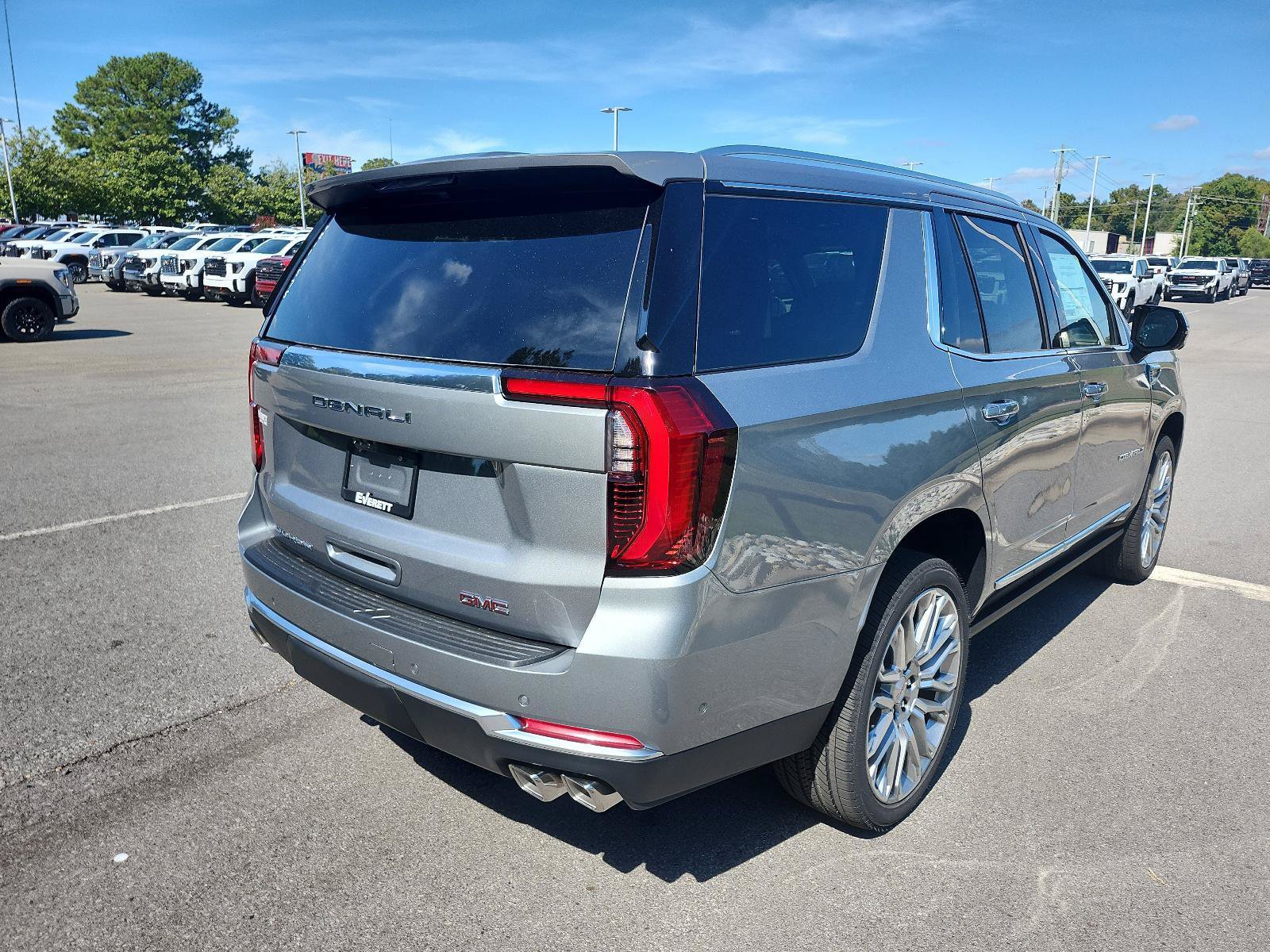 New 2027 GMC Yukon Denali w/ Denali Reserve Package AWD/4WD image 3