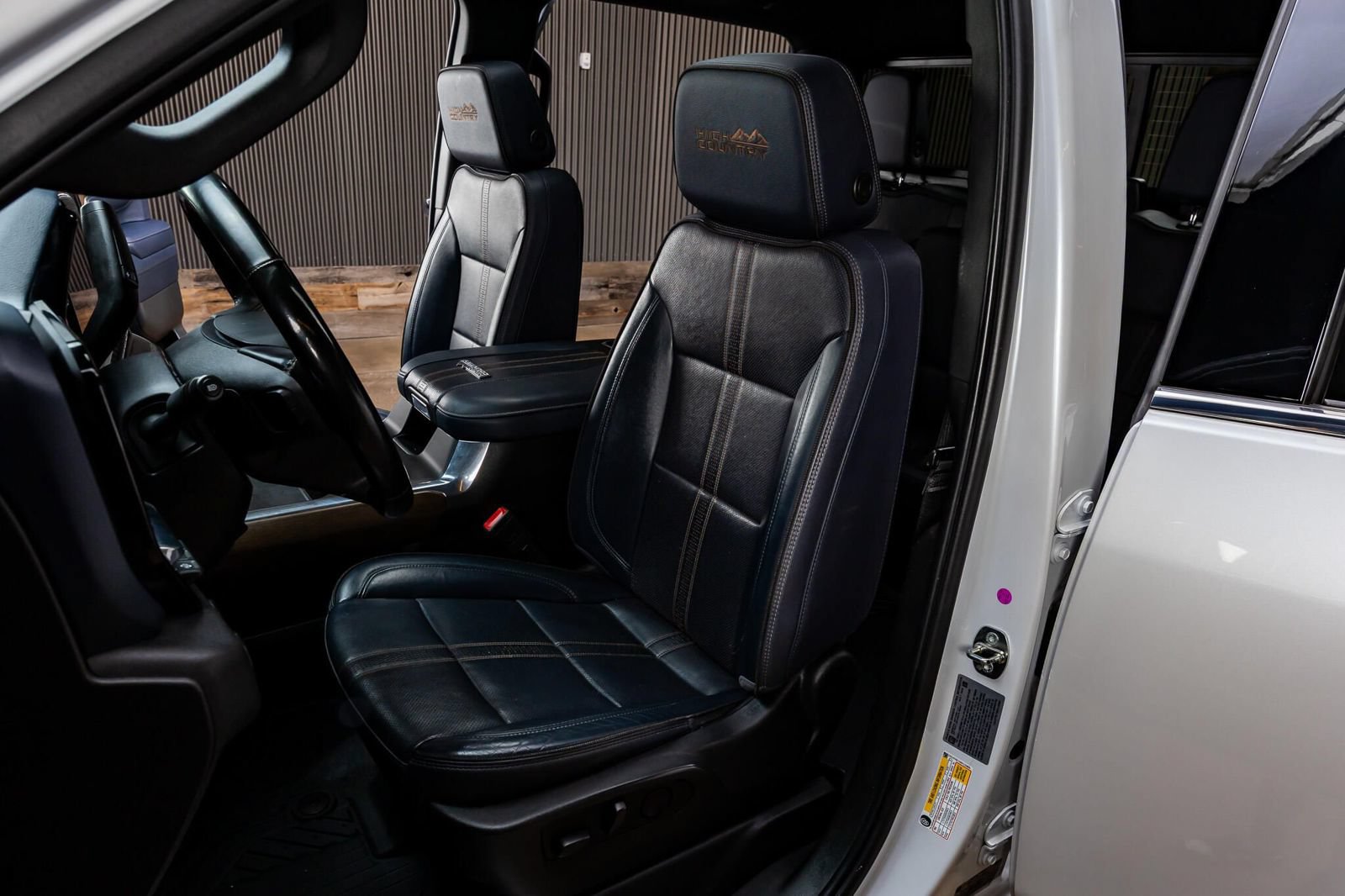 Used 2024 Chevrolet Silverado 2500 High Country w/ High Country Premium Package AWD/4WD image 30