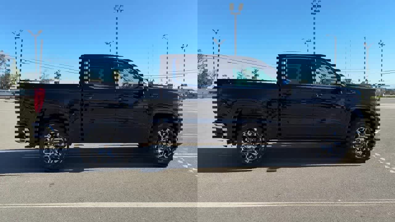 New 2026 GMC Sierra 1500 SLE w/ LPO, Black Badging Package image 6
