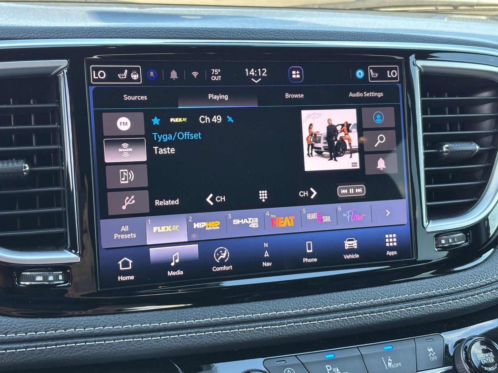 Used 2025 Chrysler Pacifica Limited FWD image 19
