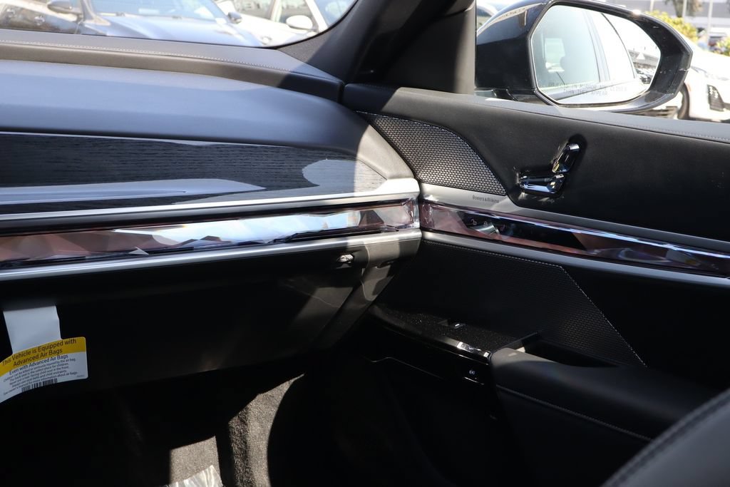 Used 2026 BMW 740i w/ Premium Package RWD image 28