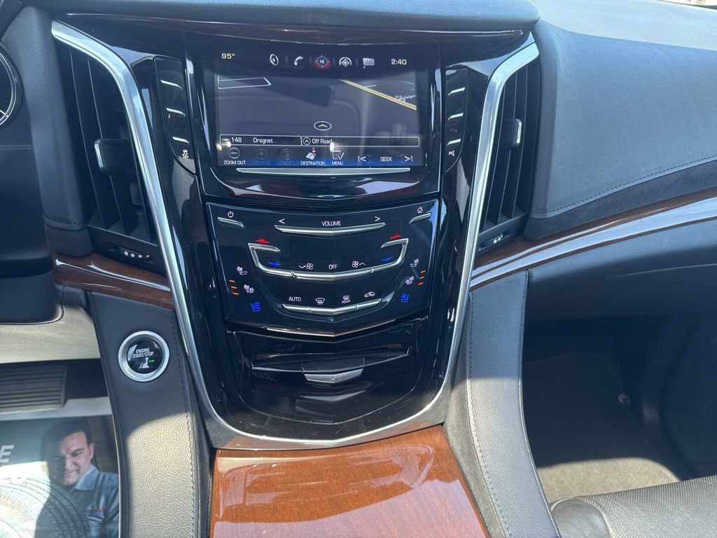 Used 2020 Cadillac Escalade Luxury RWD image 22