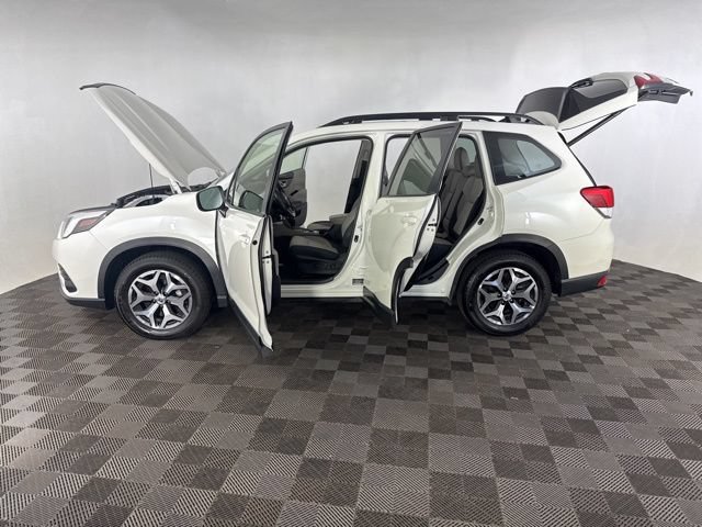 Used 2024 Subaru Forester Premium AWD/4WD image 9