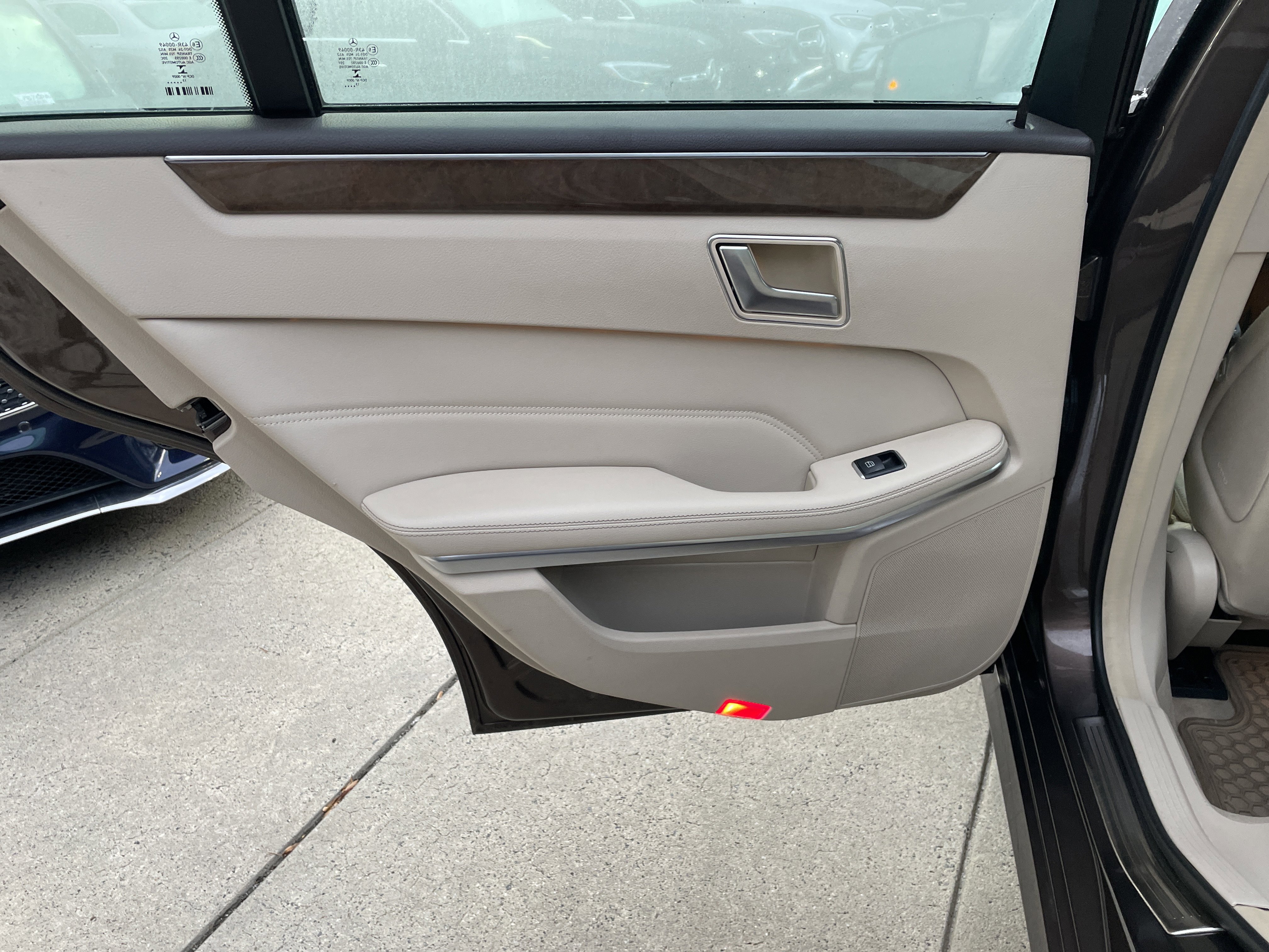 Used 2014 Mercedes-Benz E 250 BlueTEC Sedan image 38