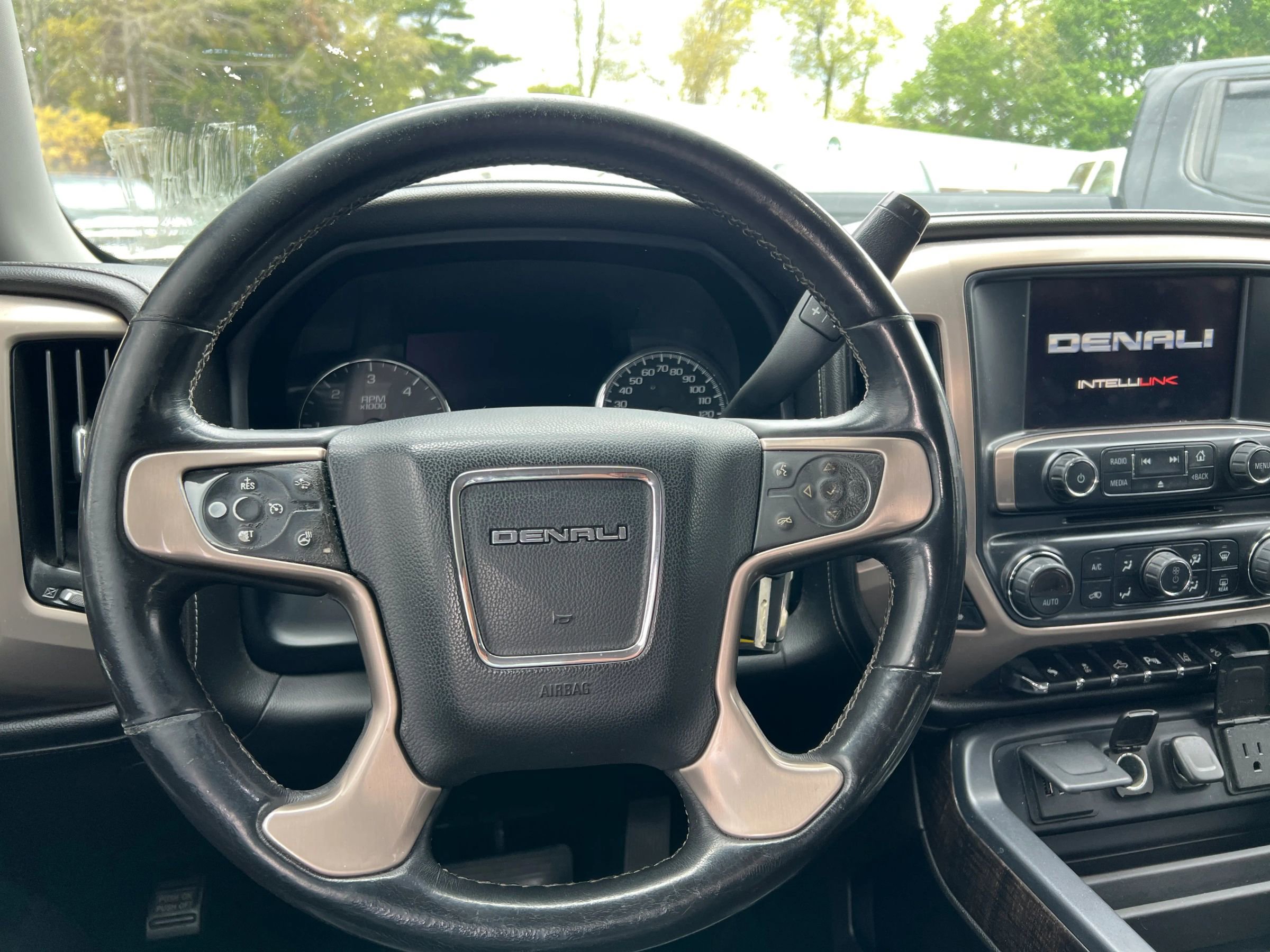 Used 2014 GMC Sierra 1500 Denali w/ Driver Alert Package AWD/4WD image 11