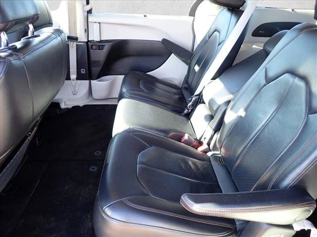 Used 2018 Chrysler Pacifica Touring-L w/ Advanced Safetytec Group FWD image 10